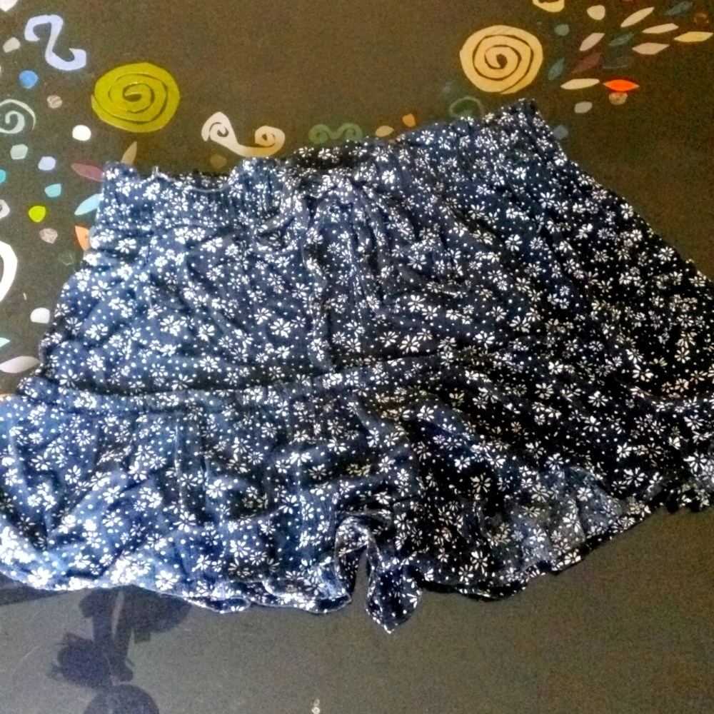 Vanilla Star skort, Large, used, Black with small white/red flowers🌺🌹